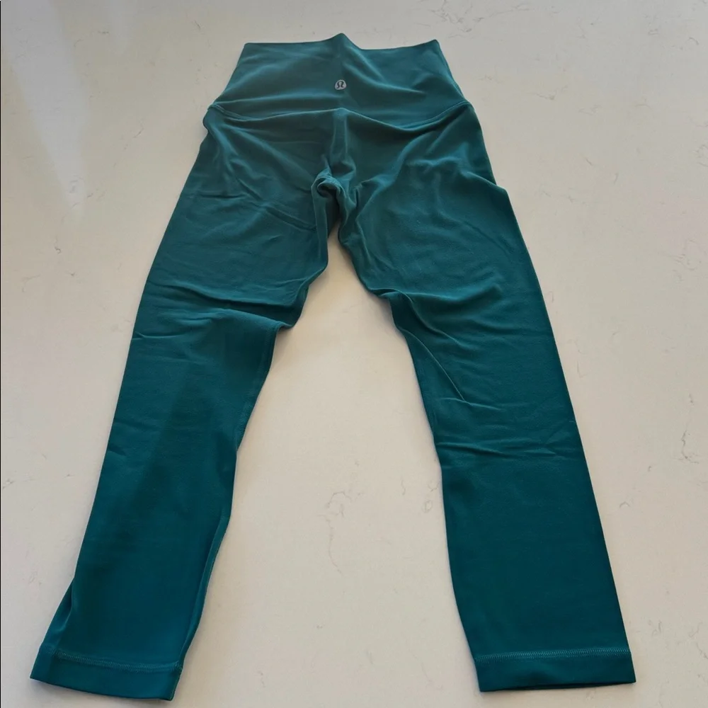 Lululemon Teal Women's Leggings. Size: 2.  Rare Color ✨. Excellent.